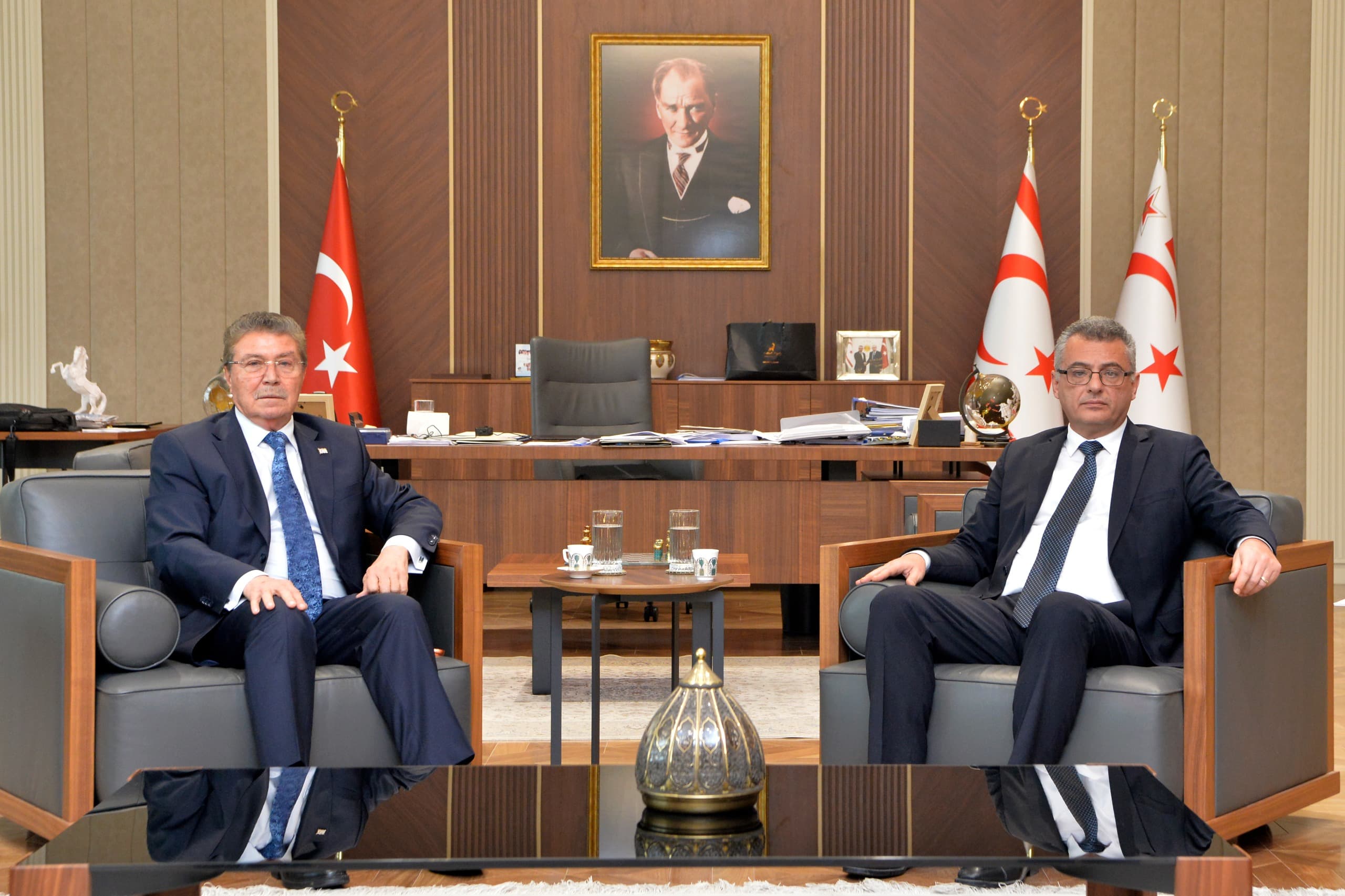 Cumhurbaşkanı Tufan Erhürman, Başbakan Ünal Üstel ve bazı sendika temsilcileriyle görüştü